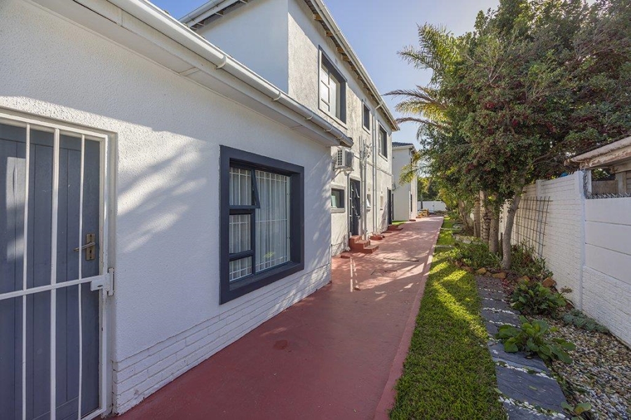 10 Bedroom Property for Sale in Milnerton Western Cape